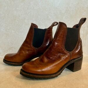 Frye Sabrina Chelsea Booties
